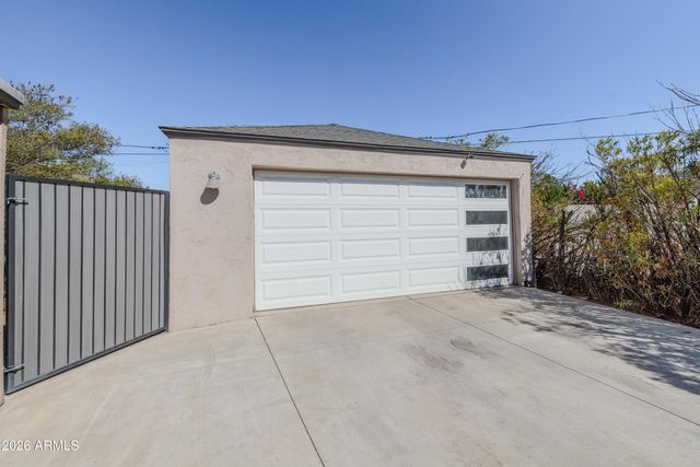 546 W LEWIS Avenue, Phoenix, AZ 85003