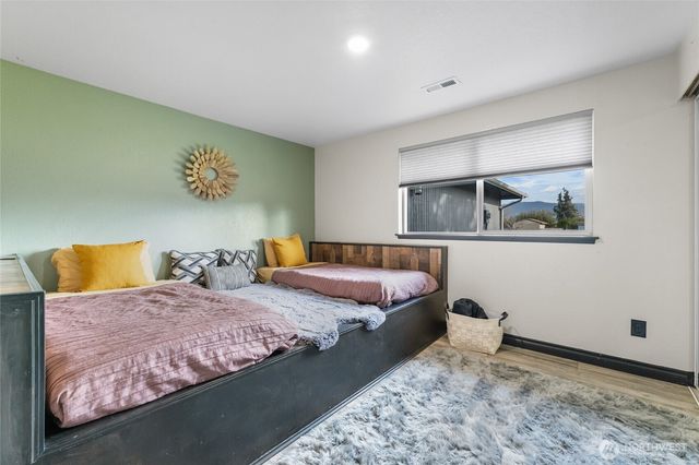 2942 Sun Mountain Drive, Enumclaw, WA 98022