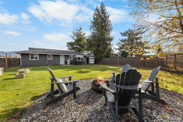 2942 Sun Mountain Drive, Enumclaw, WA 98022