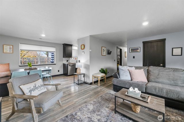 2942 Sun Mountain Drive, Enumclaw, WA 98022