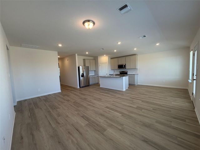 112 Honey Bee RD, Jarrell, TX 76537