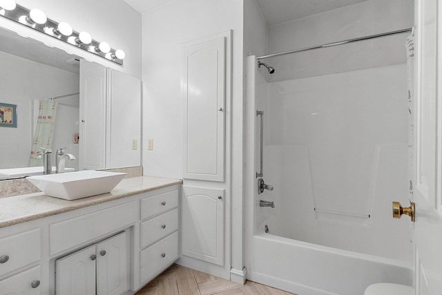 235 AUTUMN DRIVE, De Pere, WI 54115