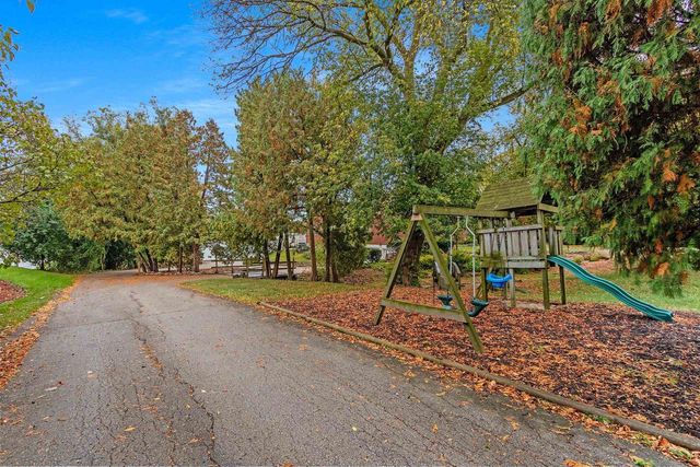 235 AUTUMN DRIVE, De Pere, WI 54115