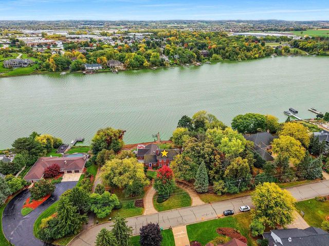 235 AUTUMN DRIVE, De Pere, WI 54115