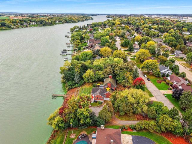 235 AUTUMN DRIVE, De Pere, WI 54115
