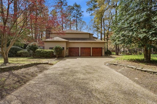 204 Mallard LN, Yorktown, VA 23692