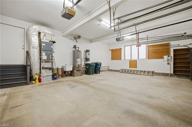 204 Mallard LN, Yorktown, VA 23692