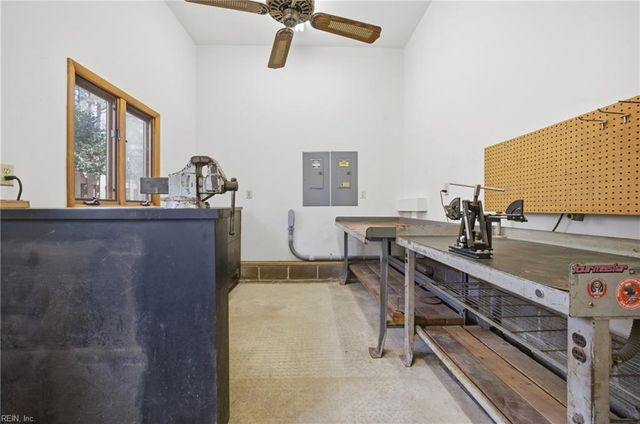 204 Mallard LN, Yorktown, VA 23692