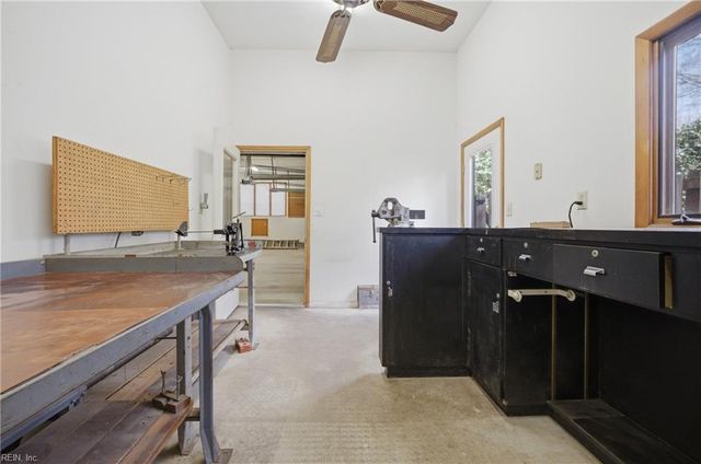 204 Mallard LN, Yorktown, VA 23692