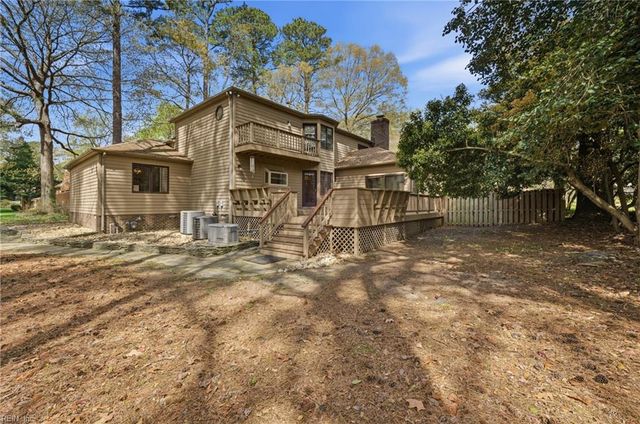 204 Mallard LN, Yorktown, VA 23692