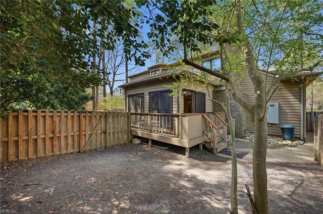 204 Mallard LN, Yorktown, VA 23692