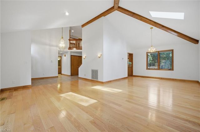 204 Mallard LN, Yorktown, VA 23692