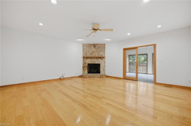 204 Mallard LN, Yorktown, VA 23692