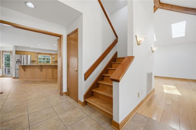 204 Mallard LN, Yorktown, VA 23692