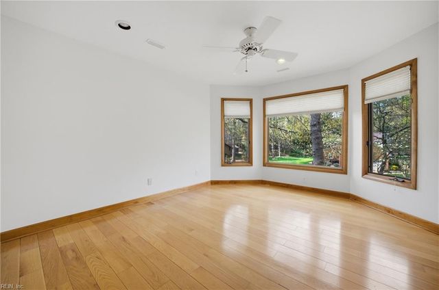 204 Mallard LN, Yorktown, VA 23692