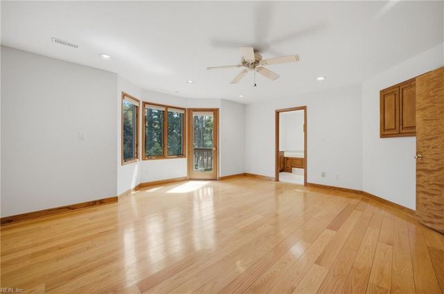 204 Mallard LN, Yorktown, VA 23692