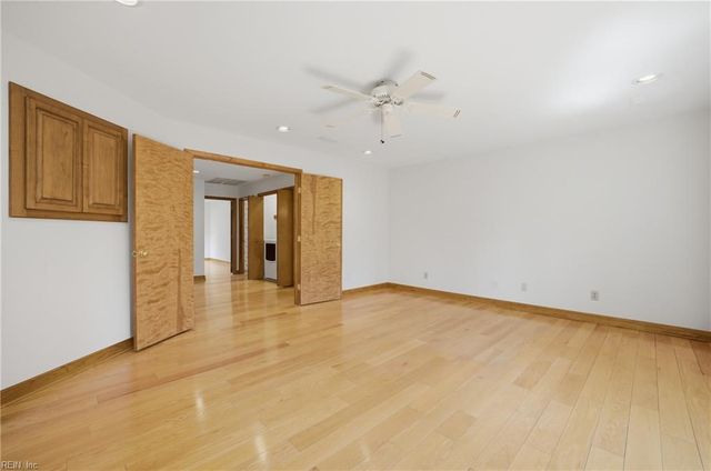 204 Mallard LN, Yorktown, VA 23692