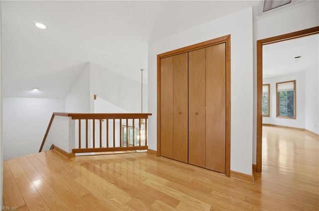 204 Mallard LN, Yorktown, VA 23692