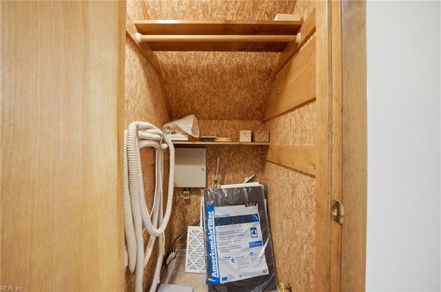 204 Mallard LN, Yorktown, VA 23692