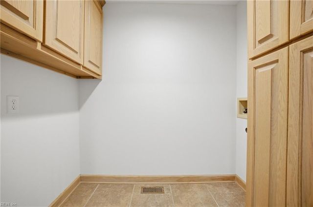 204 Mallard LN, Yorktown, VA 23692