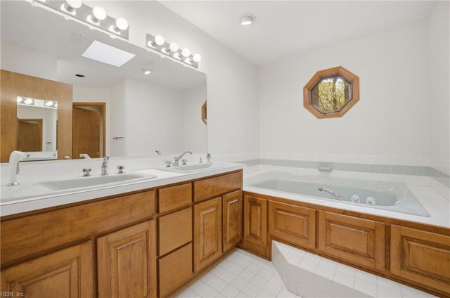 204 Mallard LN, Yorktown, VA 23692