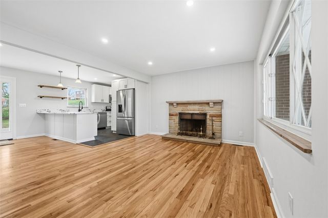 2745 Van Buren Dr, Lower Burrell, PA 15068