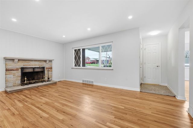 2745 Van Buren Dr, Lower Burrell, PA 15068