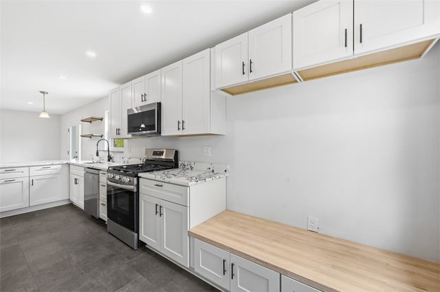 2745 Van Buren Dr, Lower Burrell, PA 15068