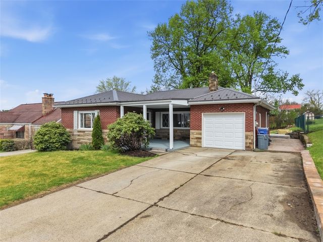 2745 Van Buren Dr, Lower Burrell, PA 15068