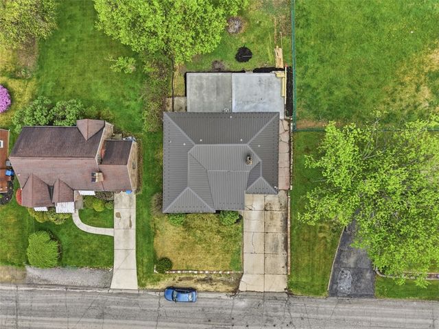 2745 Van Buren Dr, Lower Burrell, PA 15068