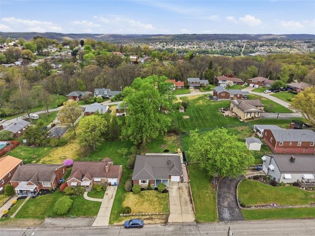 2745 Van Buren Dr, Lower Burrell, PA 15068
