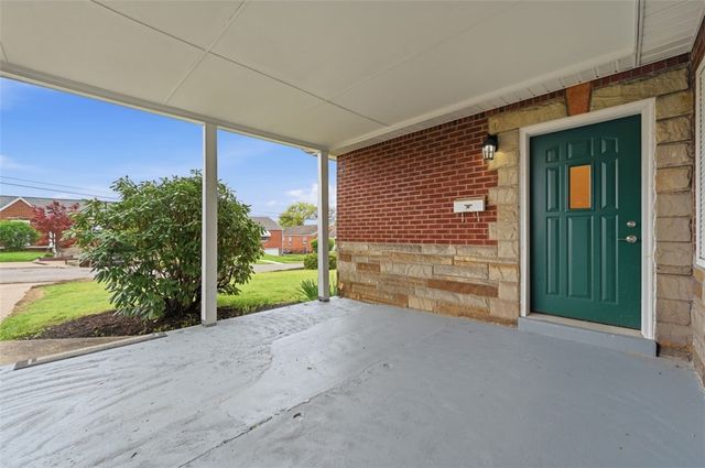 2745 Van Buren Dr, Lower Burrell, PA 15068