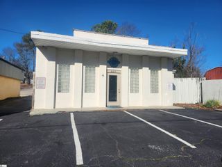 607 E Lee Road, Taylors, SC 29687