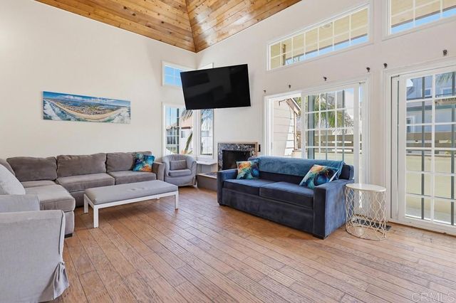 728 Jamaica Court, San Diego, CA 92109