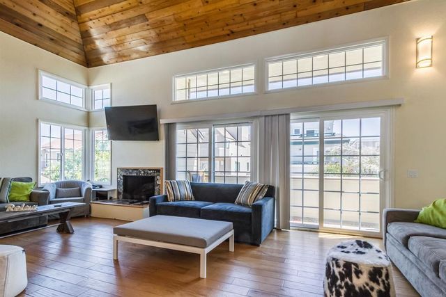 728 Jamaica Court, San Diego, CA 92109
