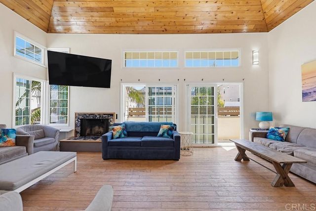 728 Jamaica Court, San Diego, CA 92109