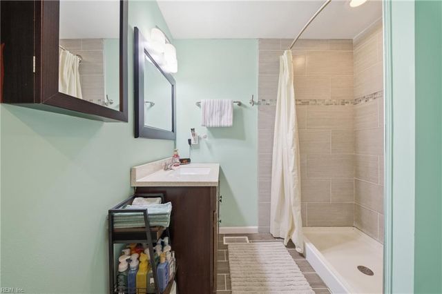 5733 Roper DR, Norfolk, VA 23518