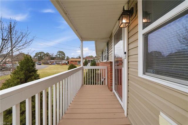 5733 Roper DR, Norfolk, VA 23518