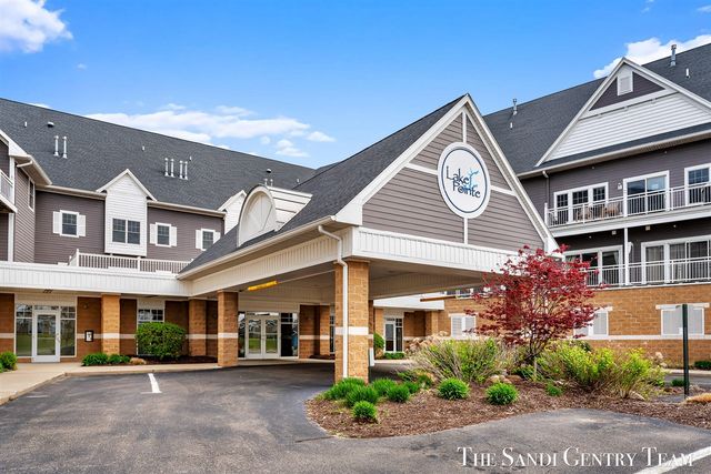 917 W Savidge Street 1, Spring Lake, MI 49456