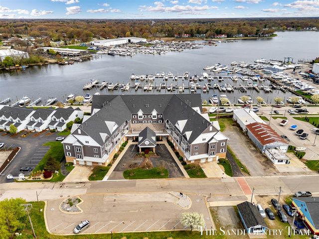 917 W Savidge Street 1, Spring Lake, MI 49456