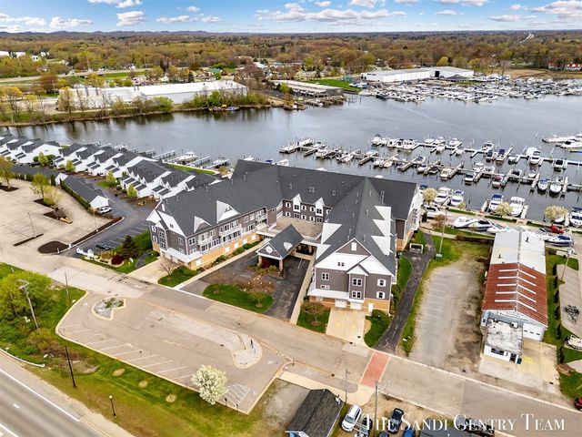 917 W Savidge Street 1, Spring Lake, MI 49456