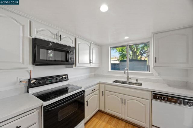 36 Miramonte Dr, Moraga, CA 94556