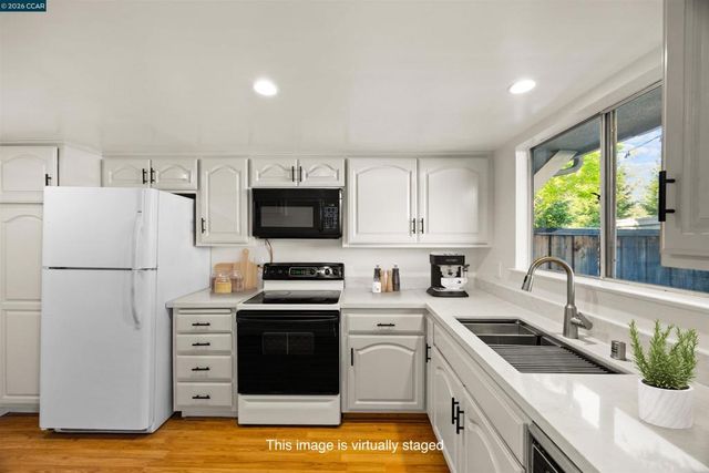 36 Miramonte Dr, Moraga, CA 94556