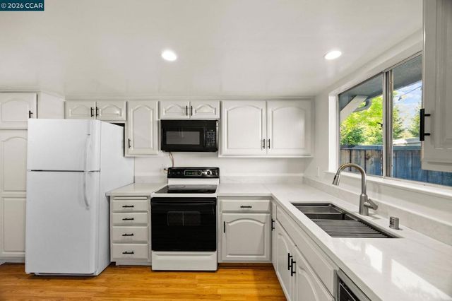 36 Miramonte Dr, Moraga, CA 94556