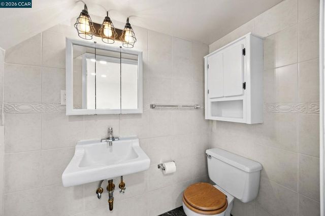 36 Miramonte Dr, Moraga, CA 94556