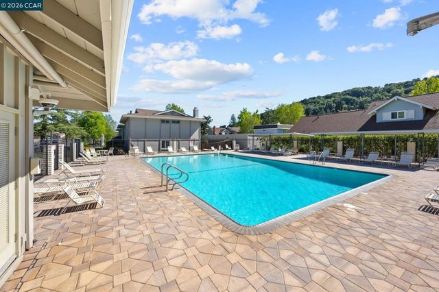 36 Miramonte Dr, Moraga, CA 94556