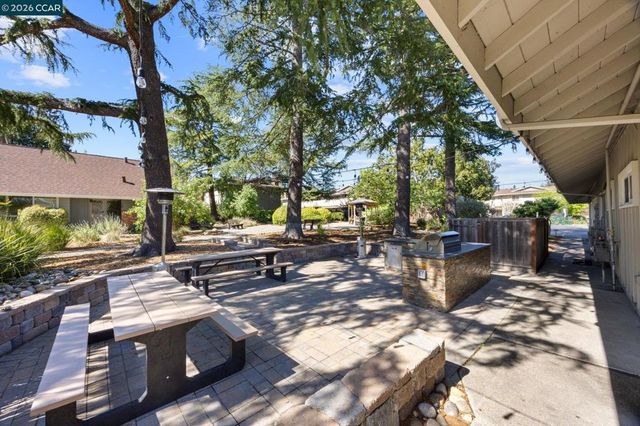 36 Miramonte Dr, Moraga, CA 94556