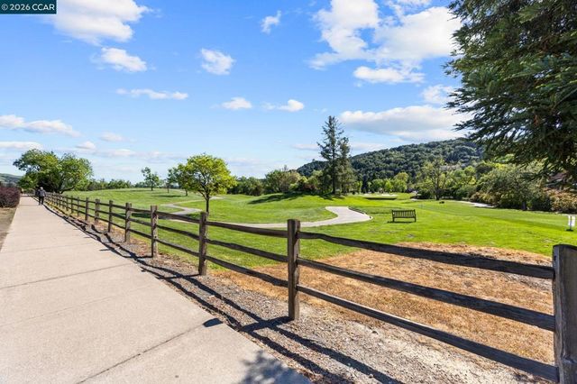 36 Miramonte Dr, Moraga, CA 94556