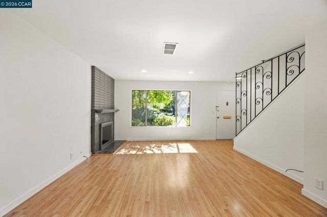 36 Miramonte Dr, Moraga, CA 94556