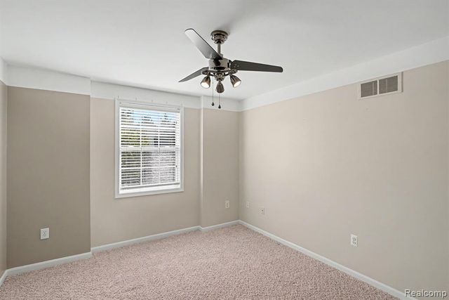 6076 Evergreen Lane, Grand Blanc, MI 48439